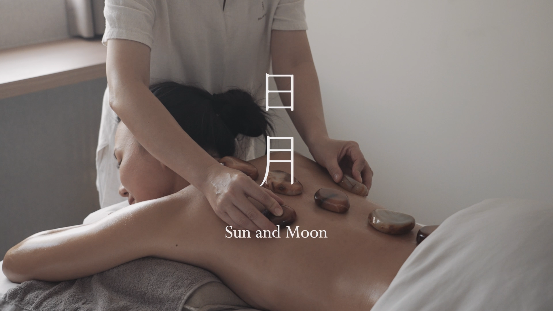 How Sun and Moon Massage makes appointment booking more efficient with SleekFlow