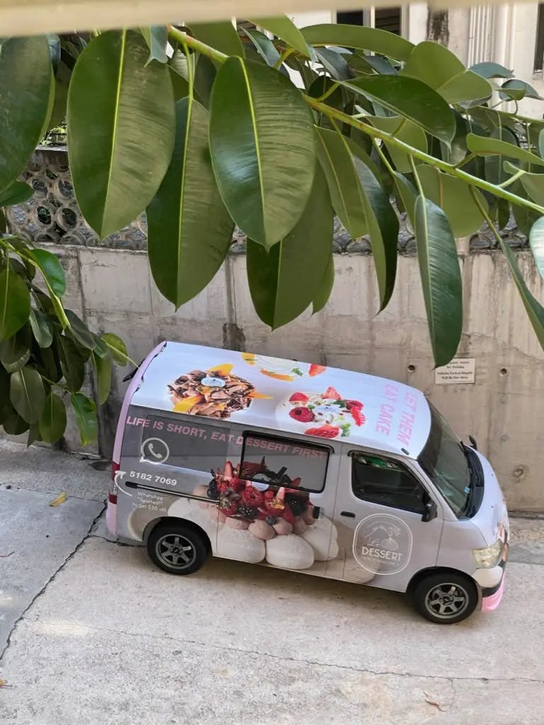 Le Dessert delivery car